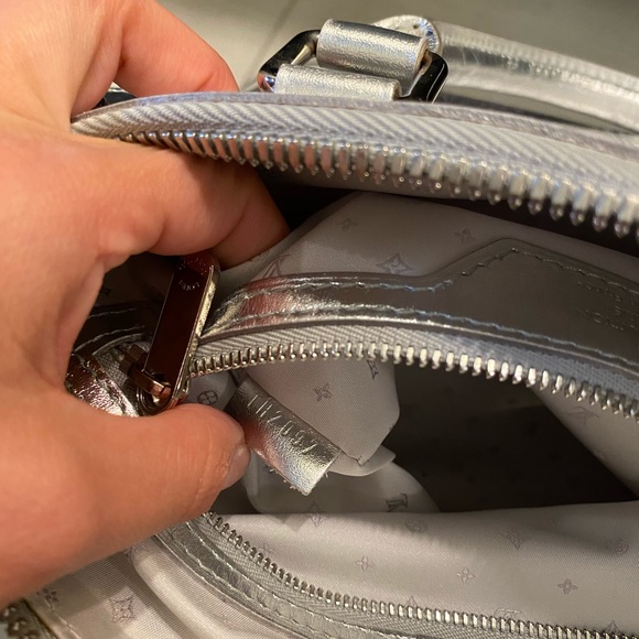 SOLD 💎 AUTHENTIC 💎 LOUIS VUITTON Lockit Suhali Argent - Picture 11 of 11